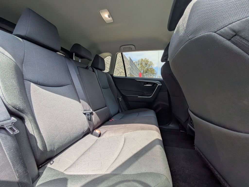 Used 2025 Toyota RAV4 XLE image 31