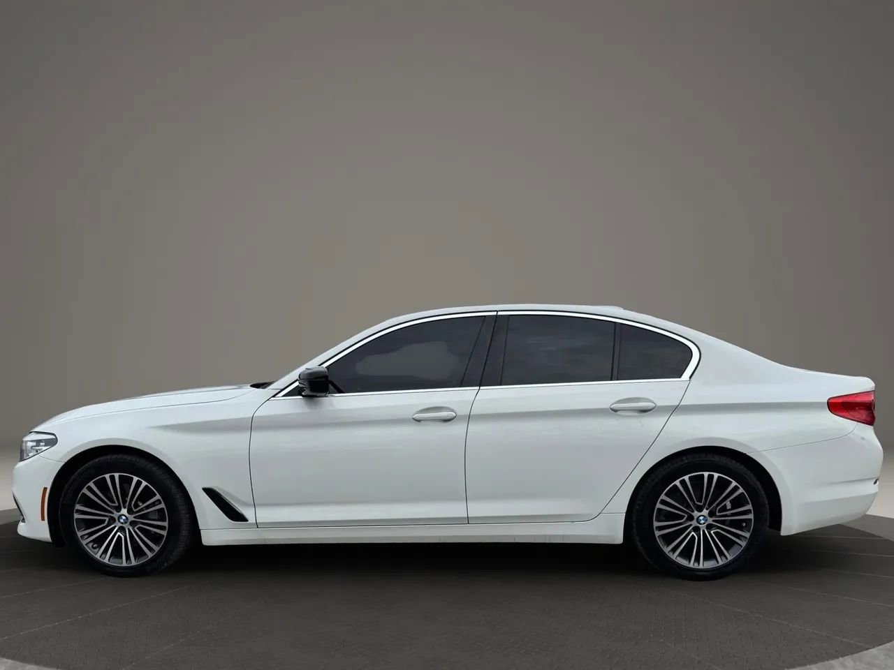 Used 2019 BMW 530i xDrive w/ Convenience Package image 6