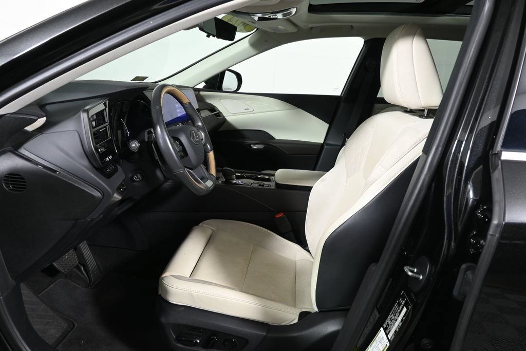 Used 2024 Lexus RX 350 AWD w/ Convenience Package image 3