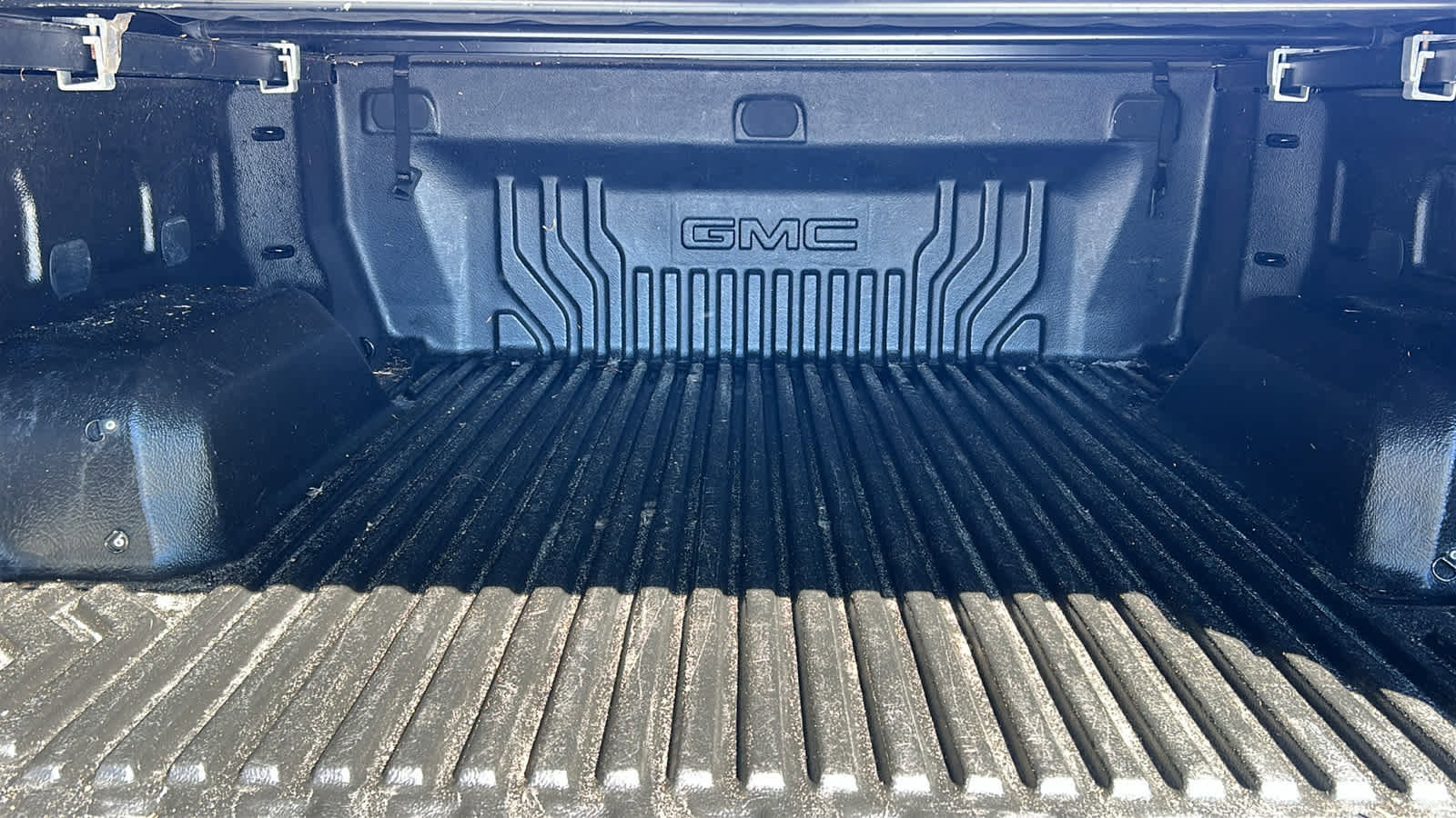 Used 2020 GMC Sierra 1500 SLE w/ SLE Value Package image 27