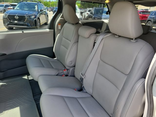 Used 2020 Toyota Sienna XLE w/ XLE Navigation Package FWD image 25
