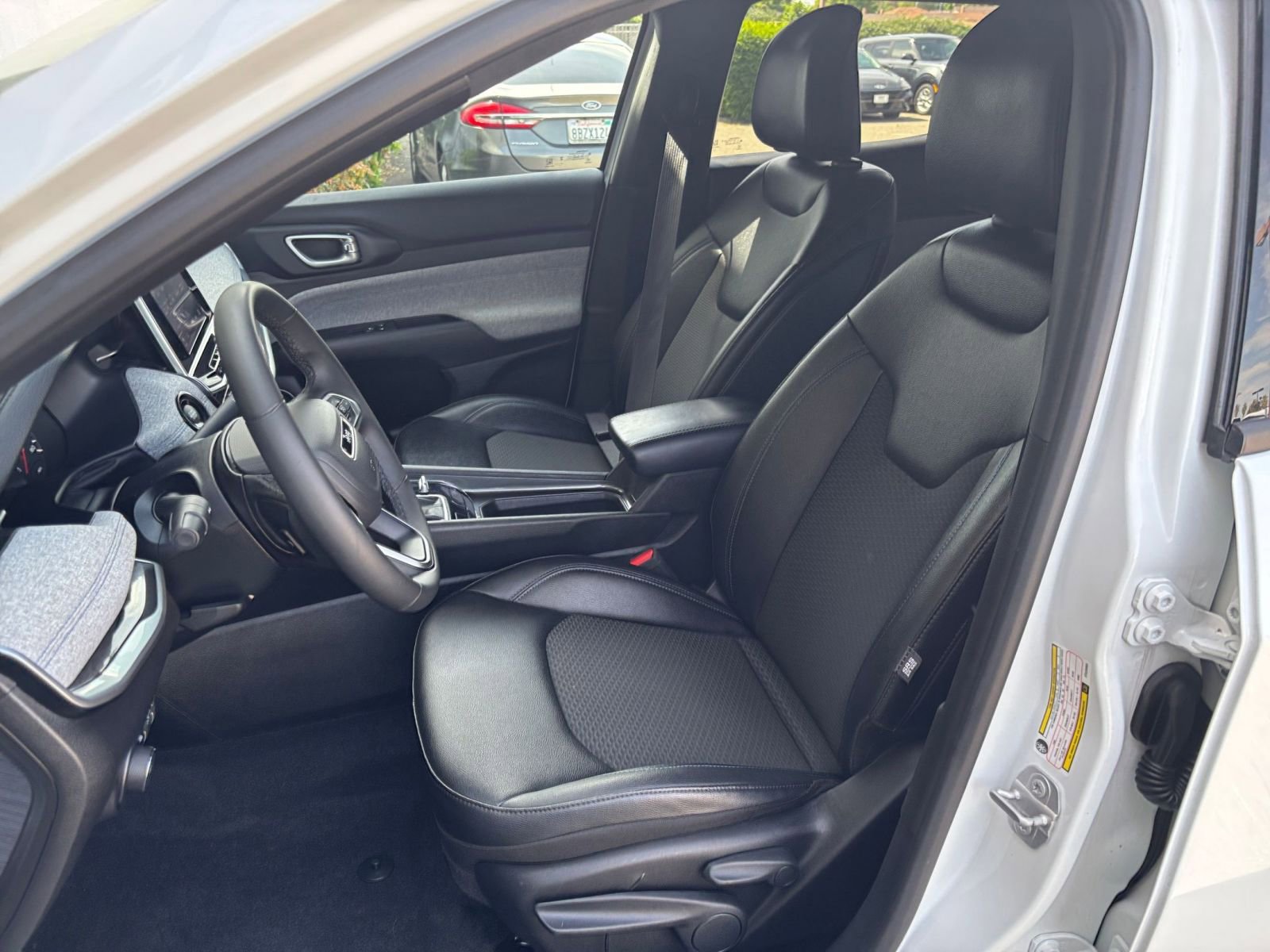 Used 2025 Jeep Compass Latitude AWD/4WD image 35