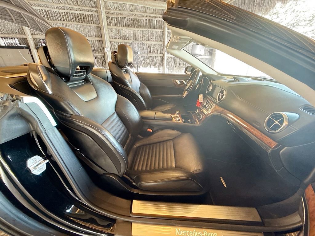 Used 2013 Mercedes-Benz SL 550 w/ Premium Pkg image 28
