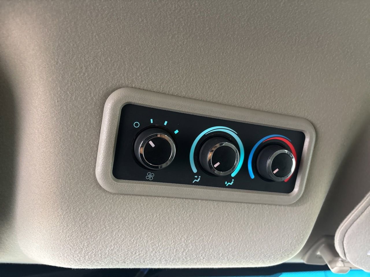 Used 2017 Chevrolet Express 3500 LT w/ LT Preferred Equipment Group image 17