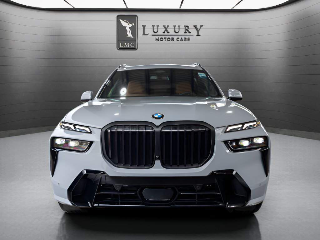 Used 2024 BMW X7 xDrive40i w/ M Sport Package AWD/4WD image 3