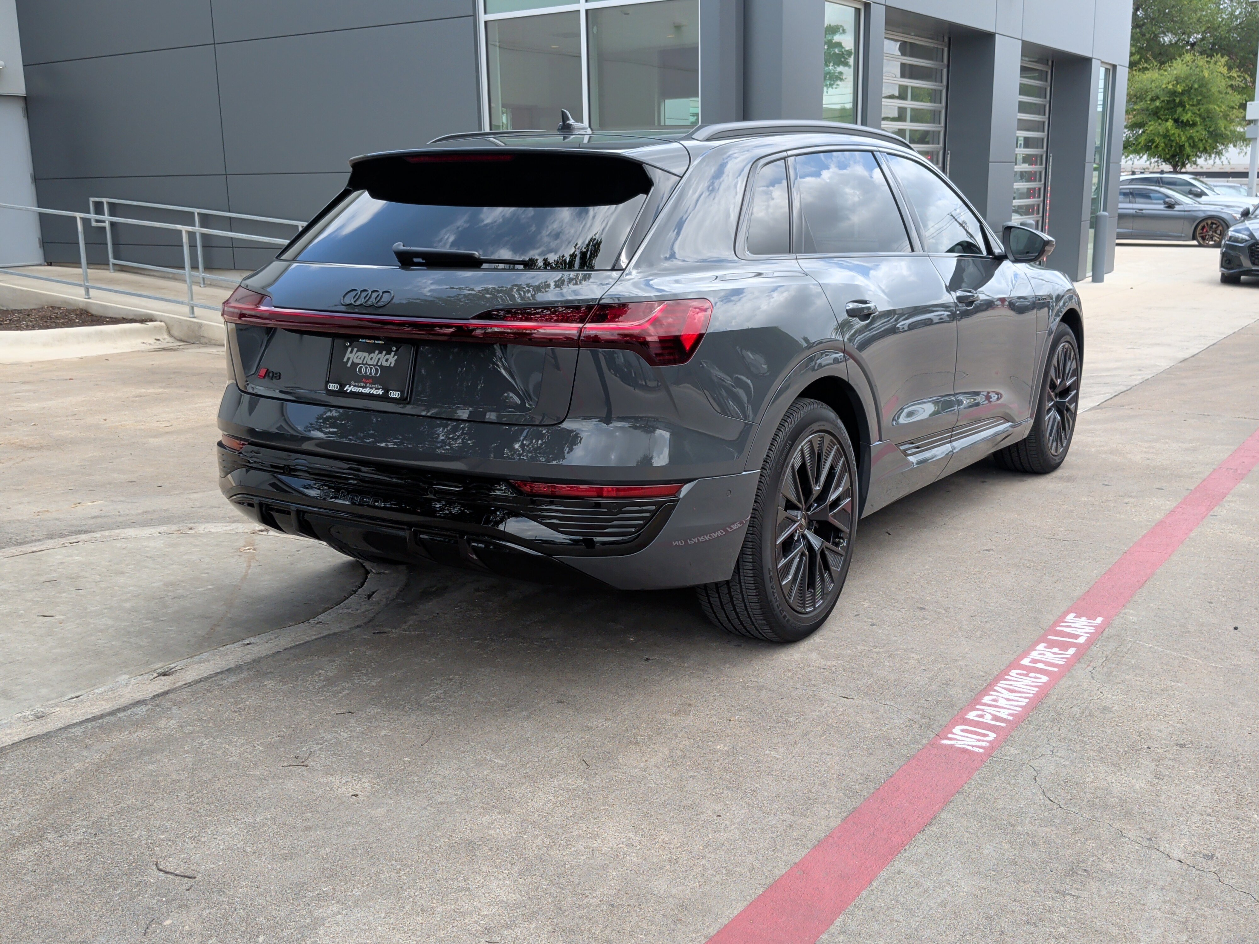 Used 2024 Audi Q8 e-tron Prestige w/ Prestige Package image 10