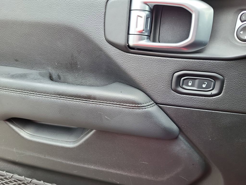 Used 2020 Jeep Wrangler Unlimited Sahara image 14