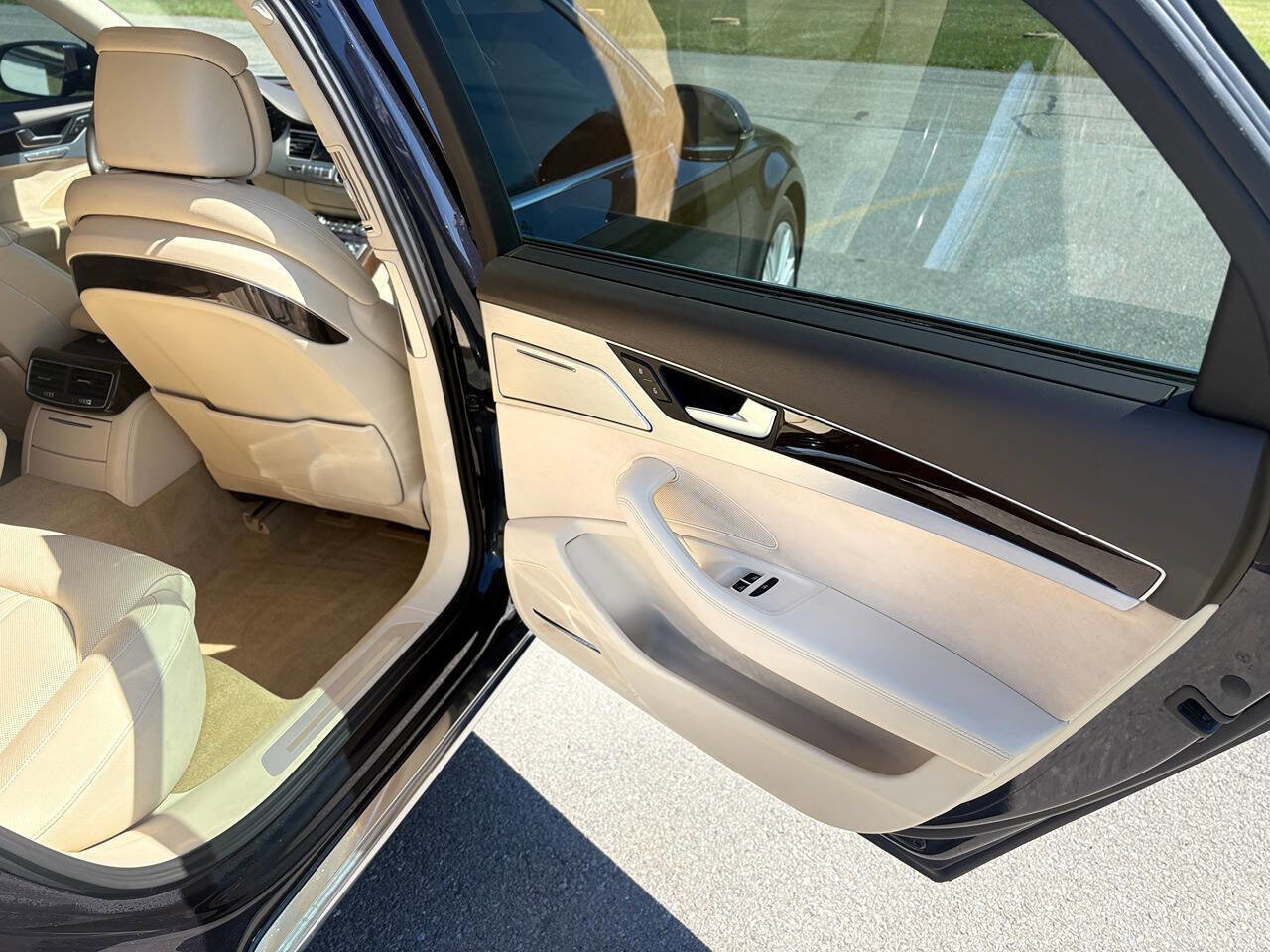 Used 2014 Audi A8 L TDI w/ Premium Package image 21