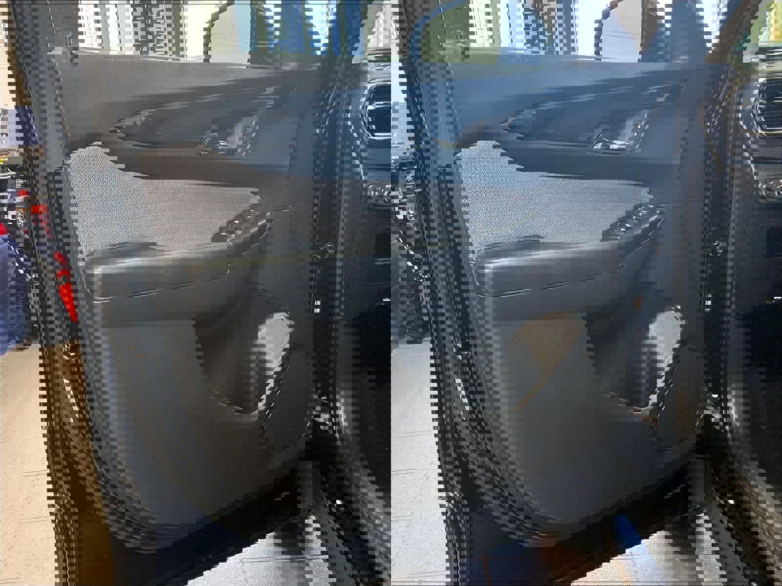 Used 2025 Chevrolet TrailBlazer LT AWD/4WD image 9