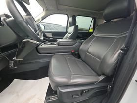 Used 2025 Ford Expedition Active AWD/4WD image 6
