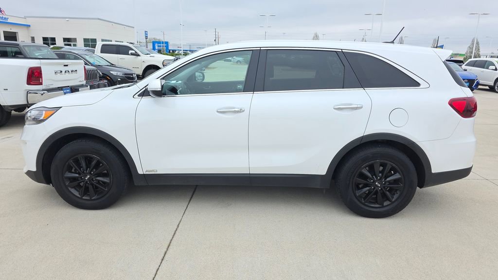 Used 2019 Kia Sorento LX image 2
