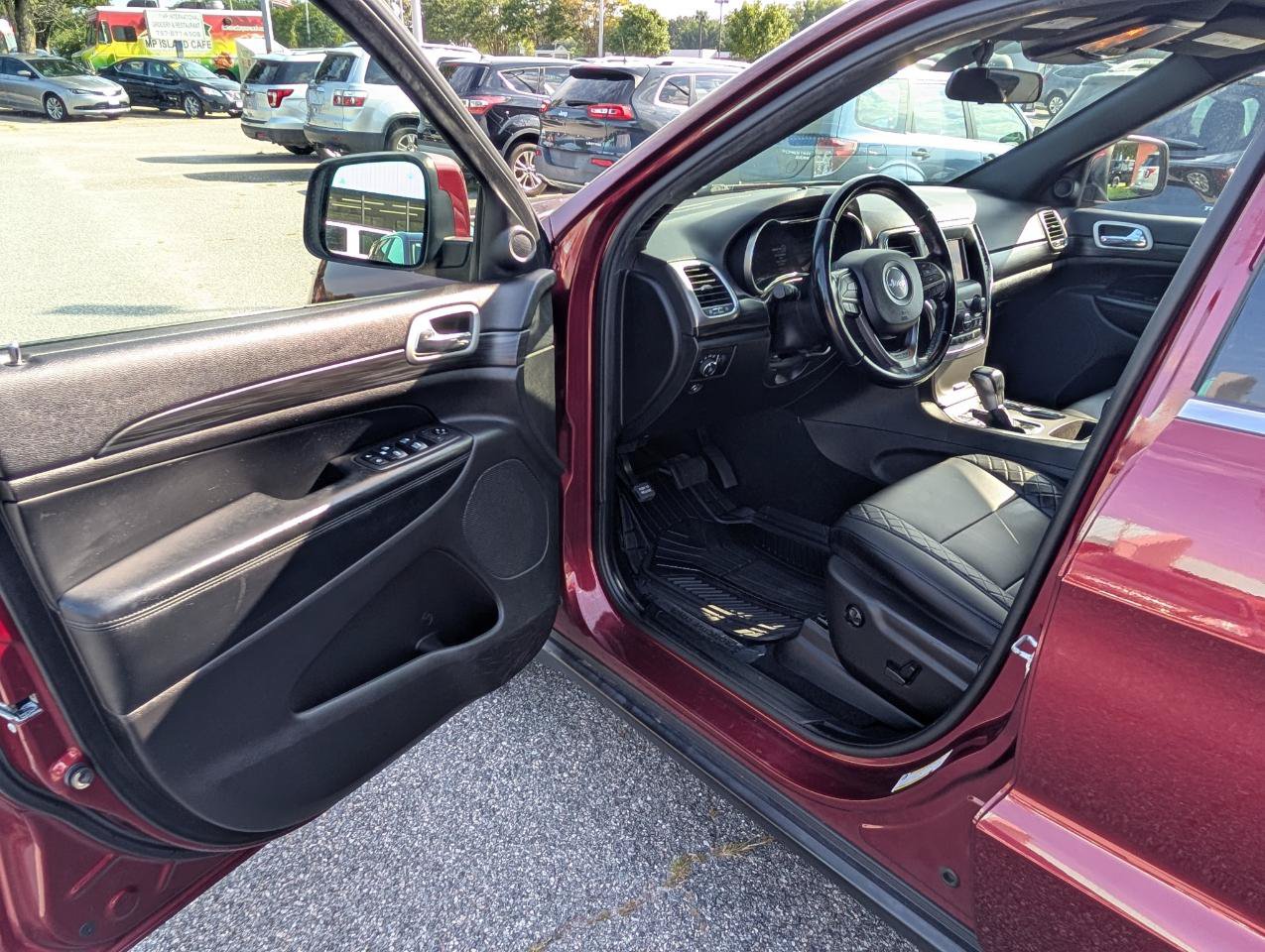 Used 2021 Jeep Grand Cherokee Laredo AWD/4WD image 12