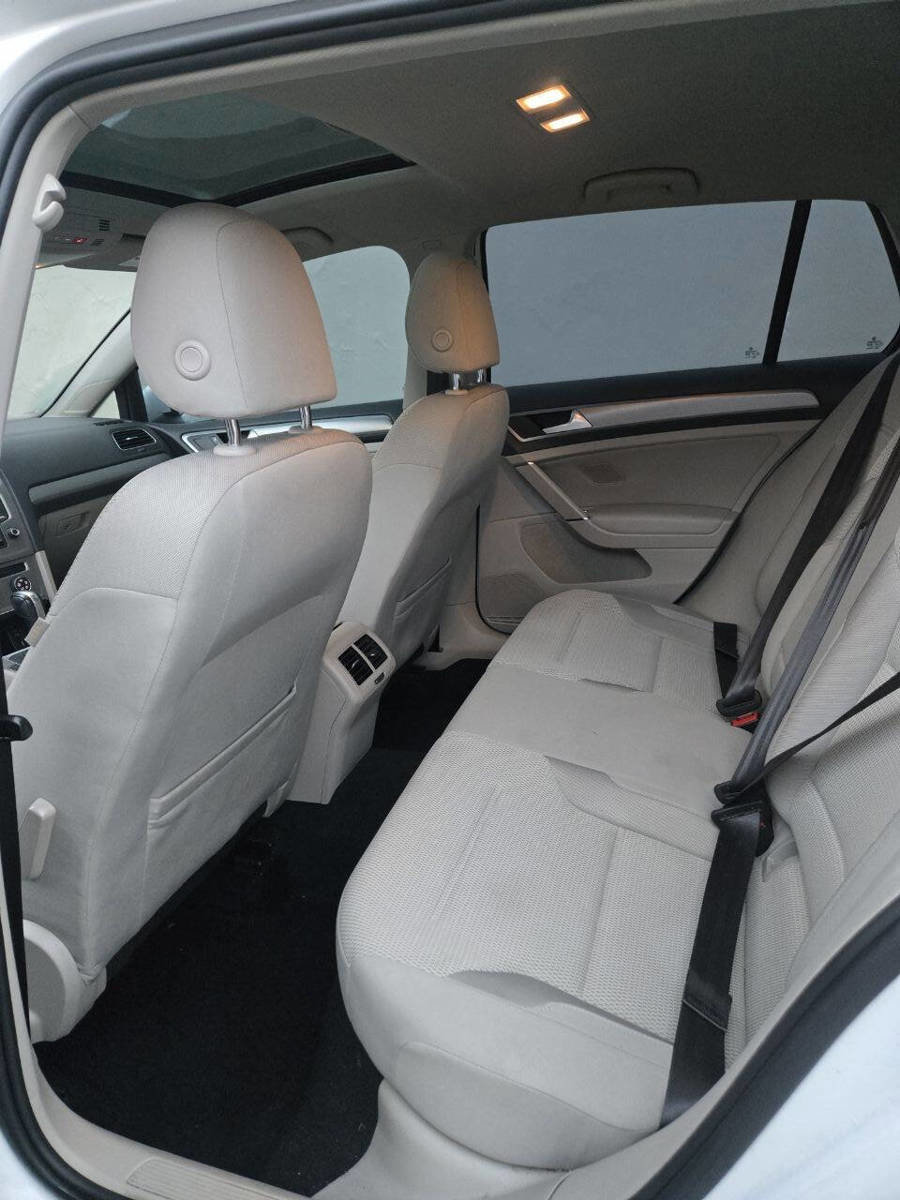 Used 2016 Volkswagen Golf S image 13