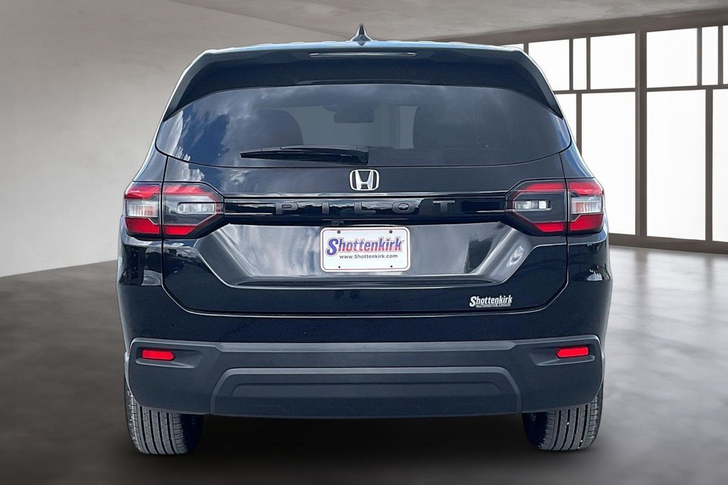 Used 2023 Honda Pilot LX image 5