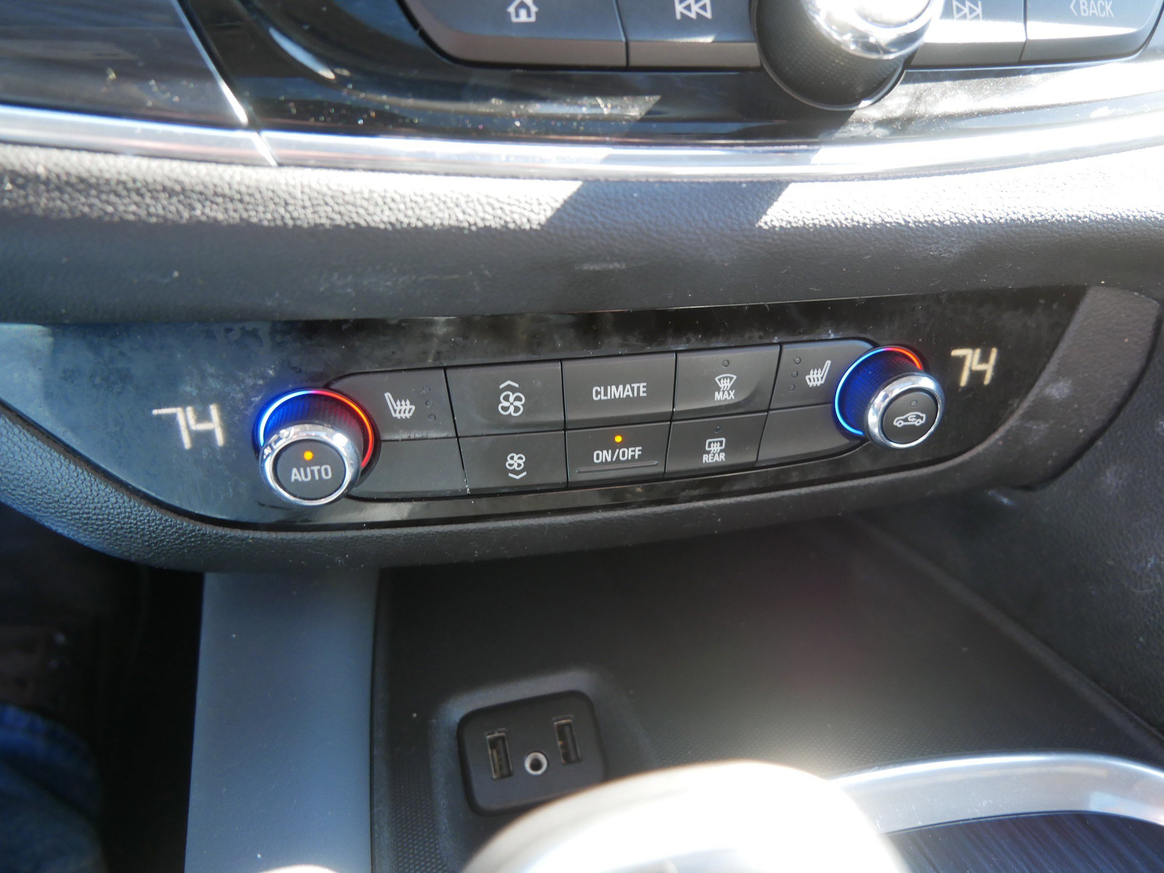 Used 2018 Buick Enclave Essence image 28