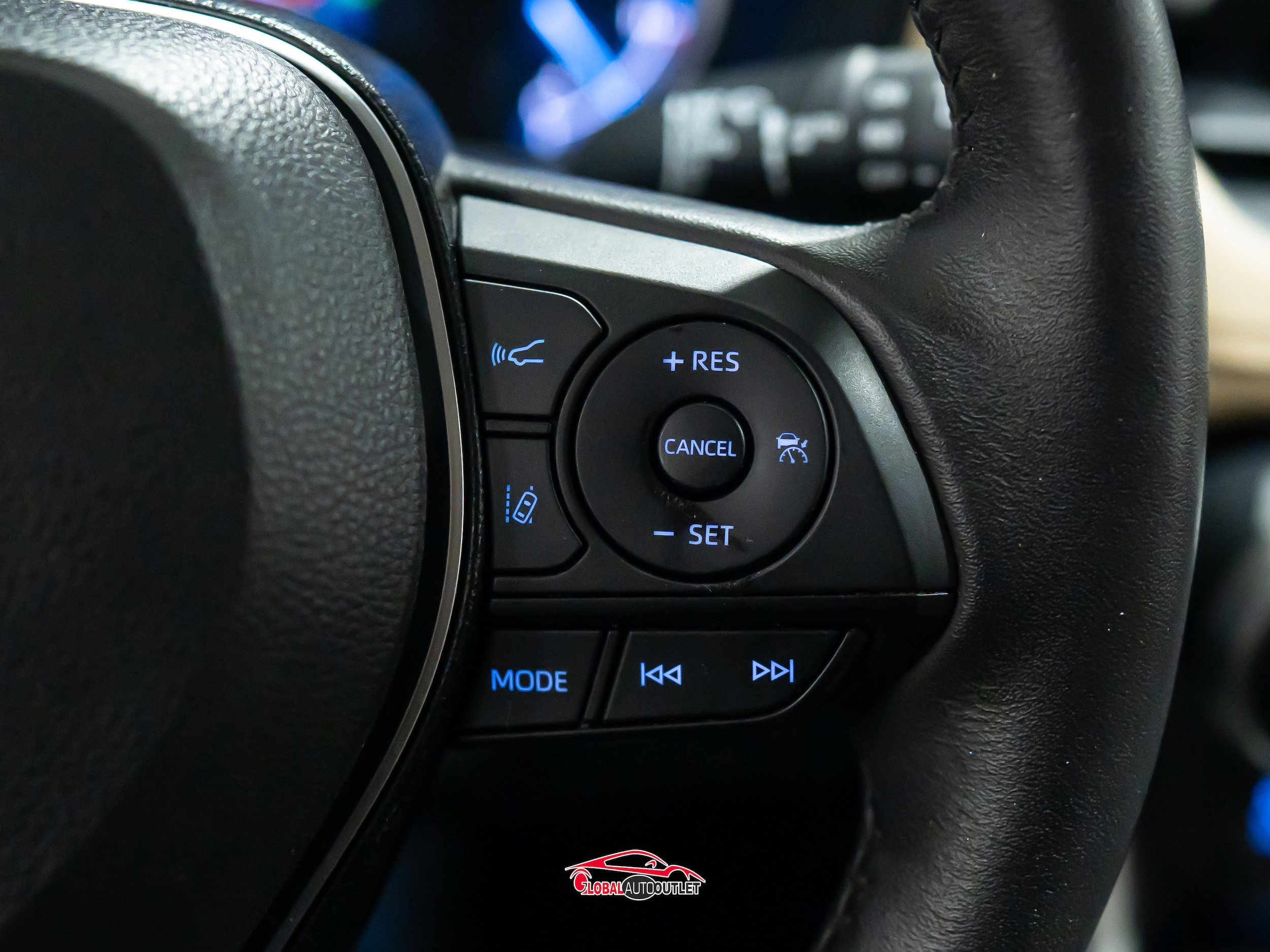 Used 2020 Toyota RAV4 Limited AWD/4WD image 25