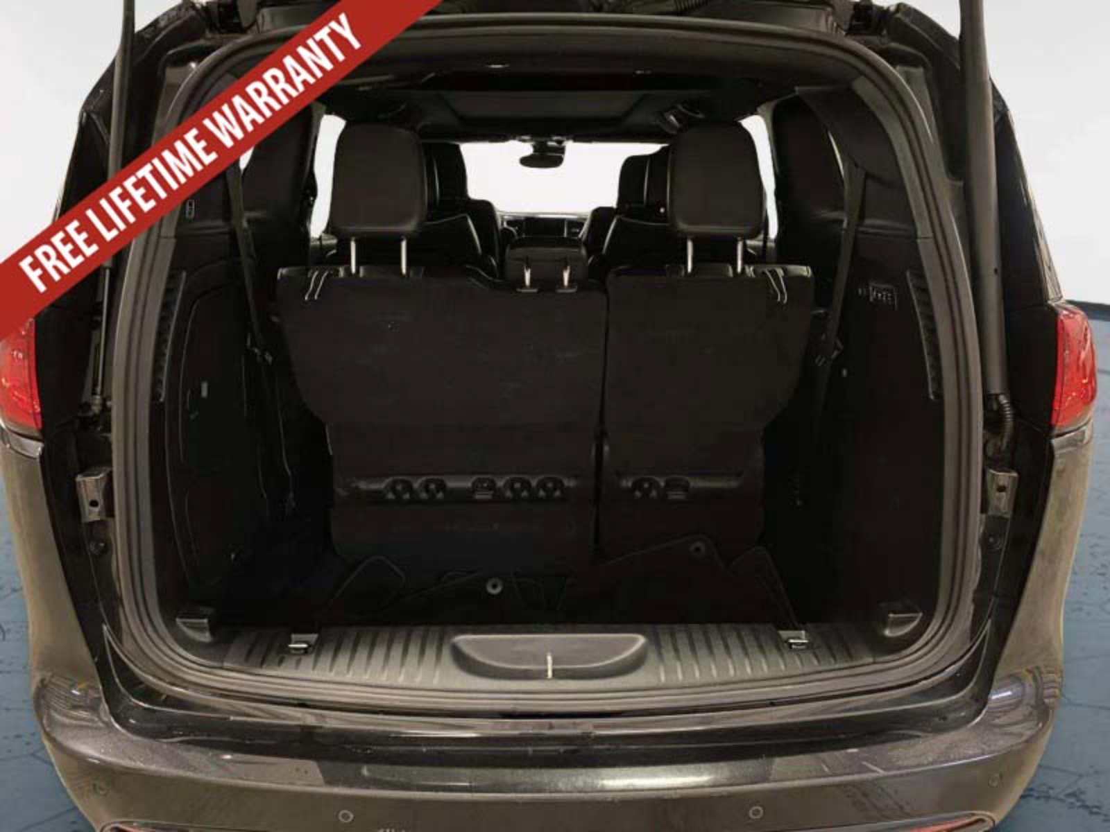 Used 2020 Chrysler Pacifica Limited w/ Advanced Safetytec Group FWD image 39
