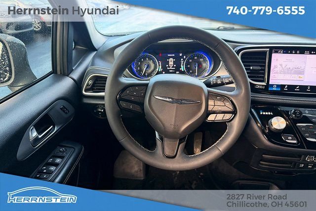 Used 2022 Chrysler Pacifica Touring-L w/ S Appearance Package image 7