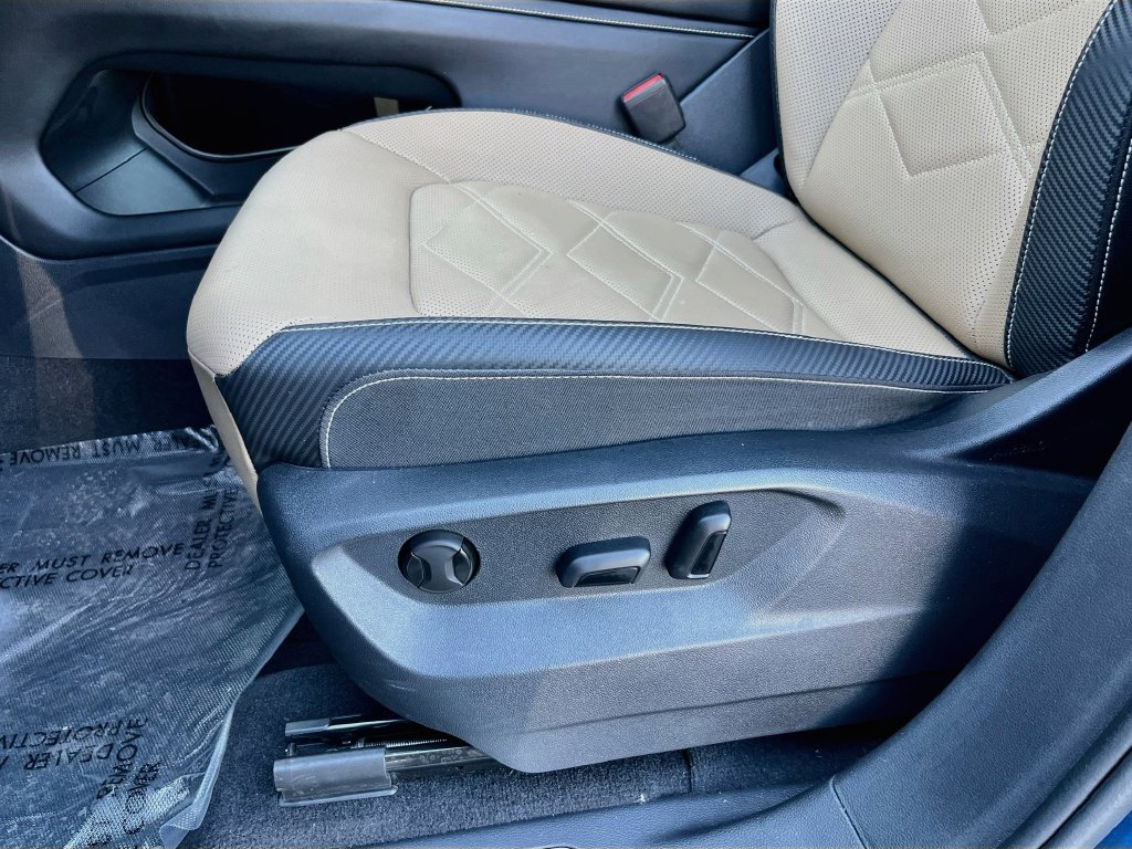Used 2024 Volkswagen Atlas Cross Sport SE FWD image 19
