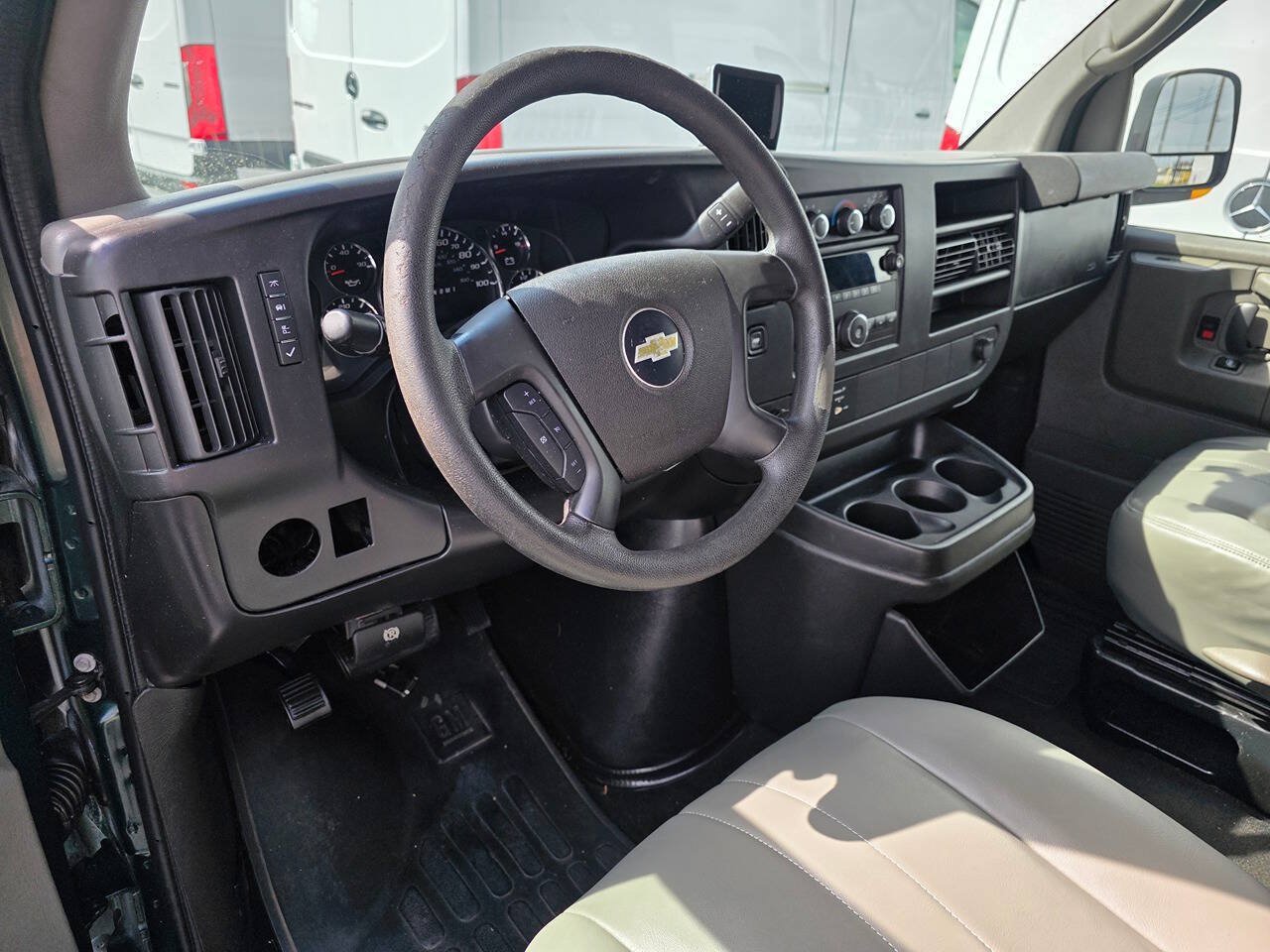 Used 2011 Chevrolet Express 3500 LS RWD image 18