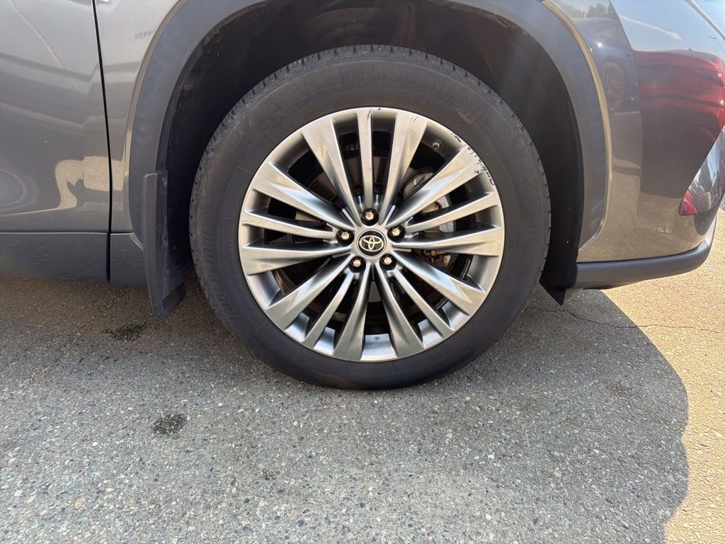 Used 2021 Toyota Highlander Platinum AWD/4WD image 11