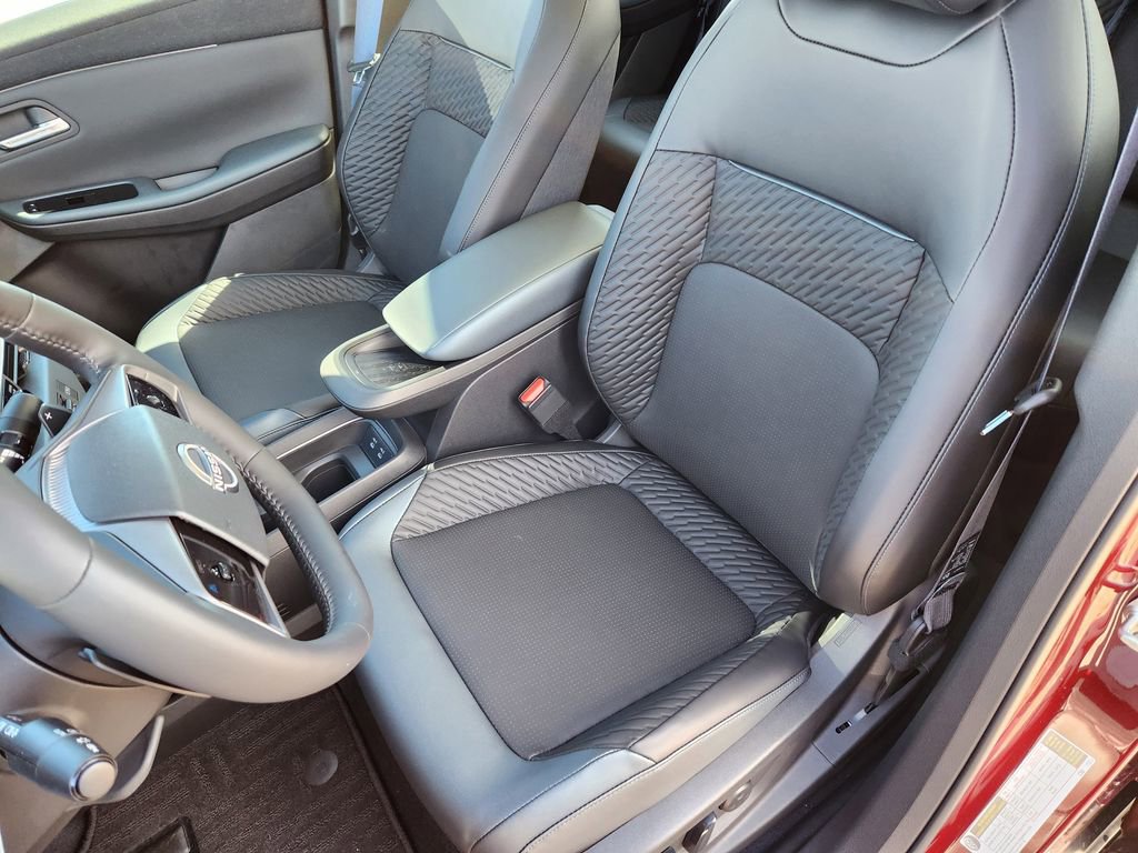 New 2026 Nissan Leaf Platinum+ w/ Cargo Package (Platinum+) image 9