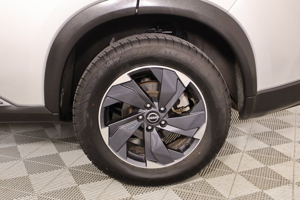 Used 2024 Nissan Rogue SV image 17