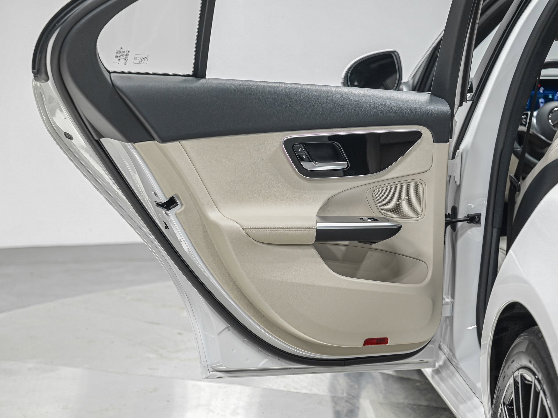 Used 2025 Mercedes-Benz C 300 4MATIC Sedan image 25