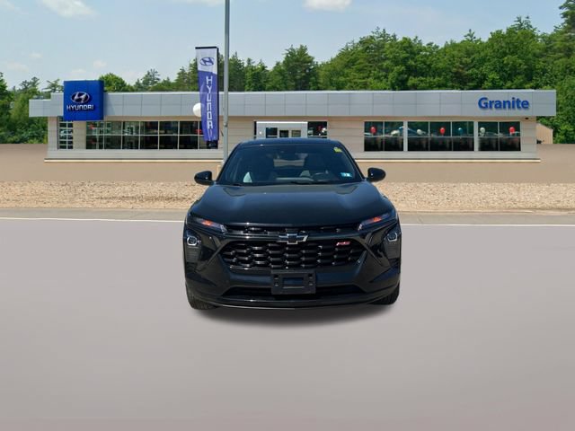 Used 2024 Chevrolet Trax RS w/ Sunroof Package FWD image 4
