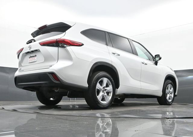 Used 2023 Toyota Highlander LE image 28