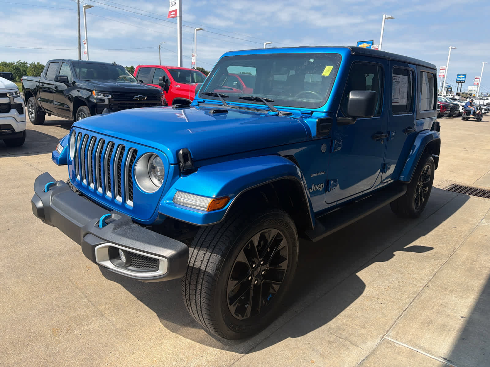 Used 2023 Jeep Wrangler Unlimited Sahara w/ Cold Weather Group AWD/4WD image 2