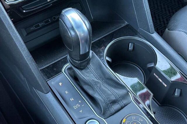 Used 2020 Volkswagen Atlas Cross Sport SEL Premium image 21