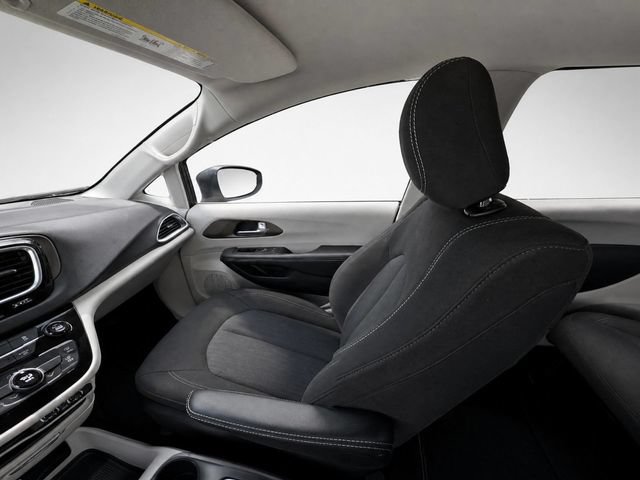 Used 2023 Chrysler Voyager LX FWD image 18