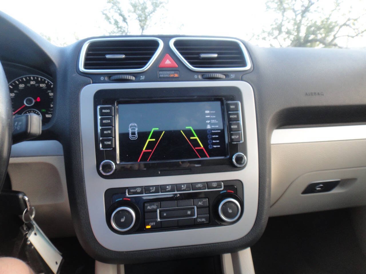 Used 2012 Volkswagen Eos Komfort FWD image 17