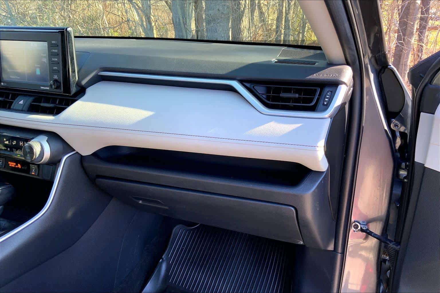 Used 2021 Toyota RAV4 XLE w/ Convenience Package AWD/4WD image 19
