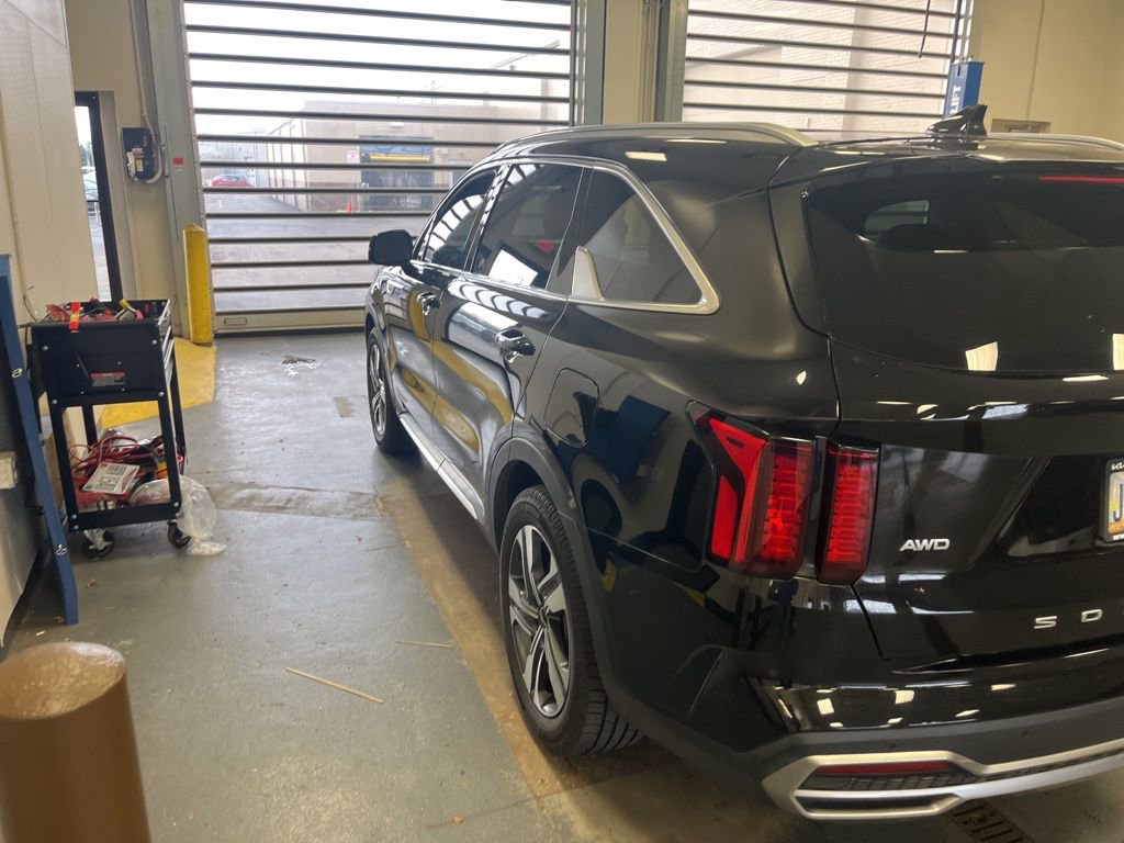 Used 2022 Kia Sorento EX w/ Panoramic Sunroof Package image 4