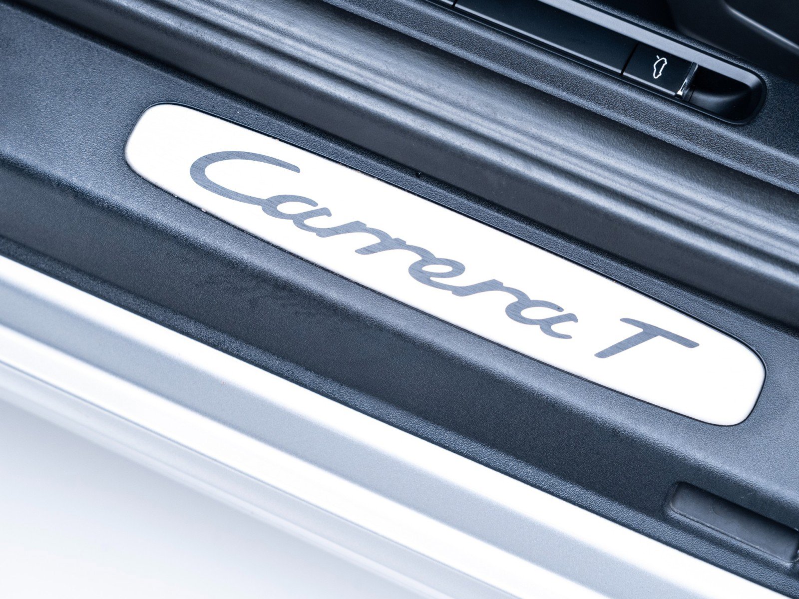 Certified 2018 Porsche 911 Carrera T image 15