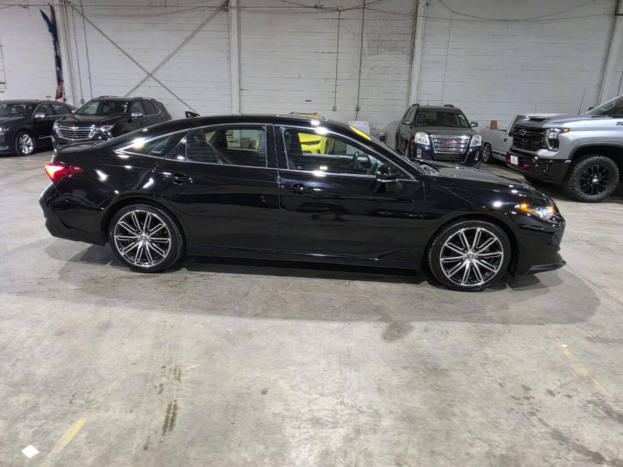 Used 2019 Toyota Avalon XSE w/ All Weather Liner Package FWD image 14