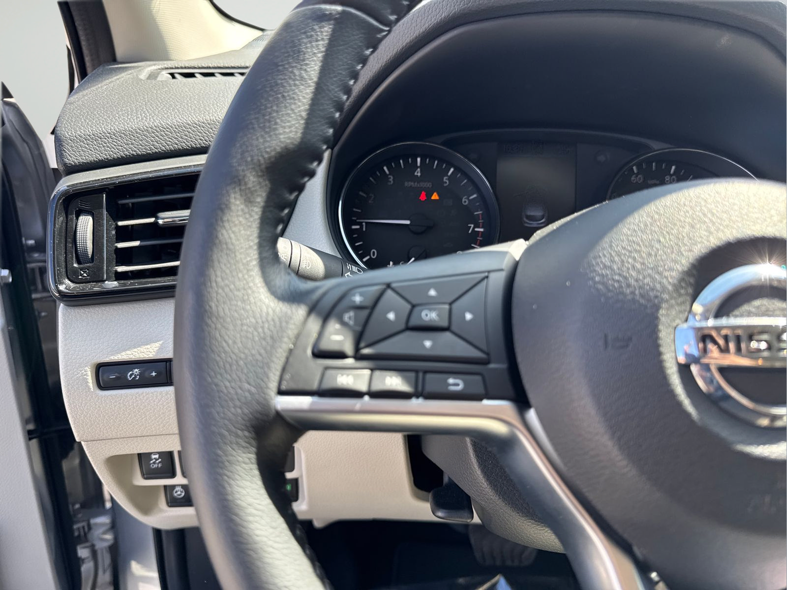 Certified 2022 Nissan Rogue Sport SL w/ Premium Package AWD/4WD image 20