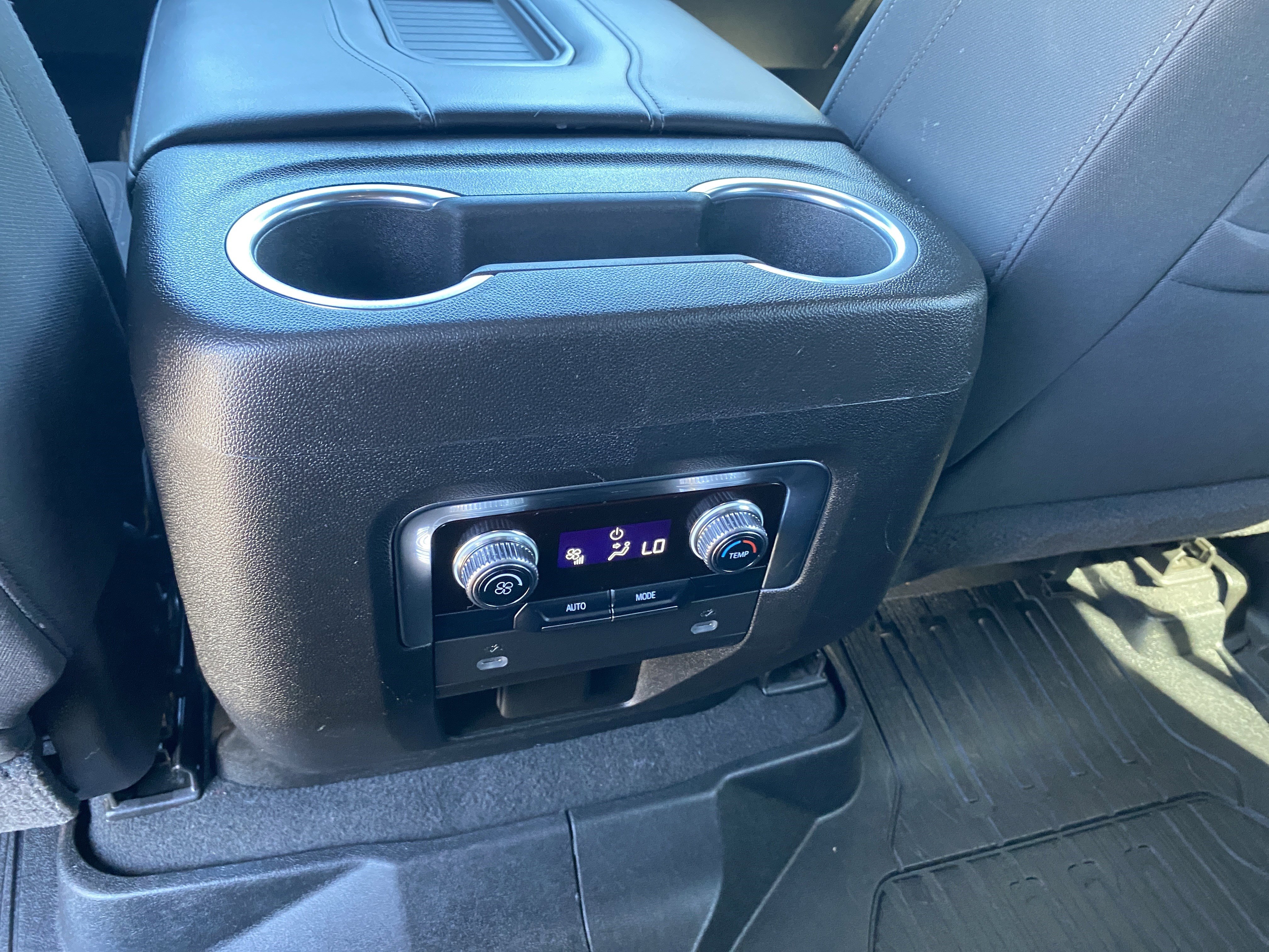 Used 2021 GMC Yukon SLE AWD/4WD image 34