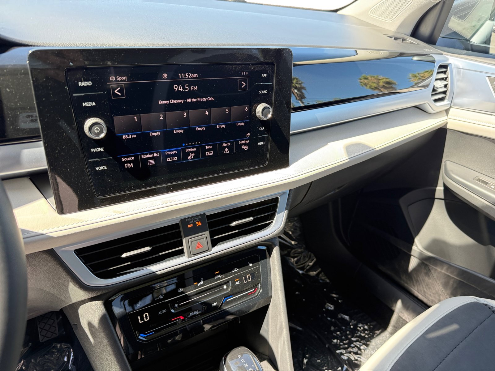 New 2026 Volkswagen Taos SE AWD/4WD image 12