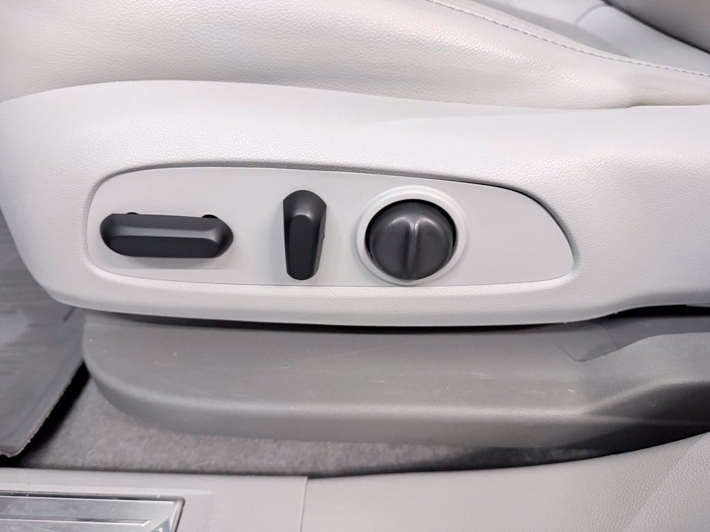 Used 2019 GMC Acadia SLT w/ LPO, Floor Liner Package FWD image 11