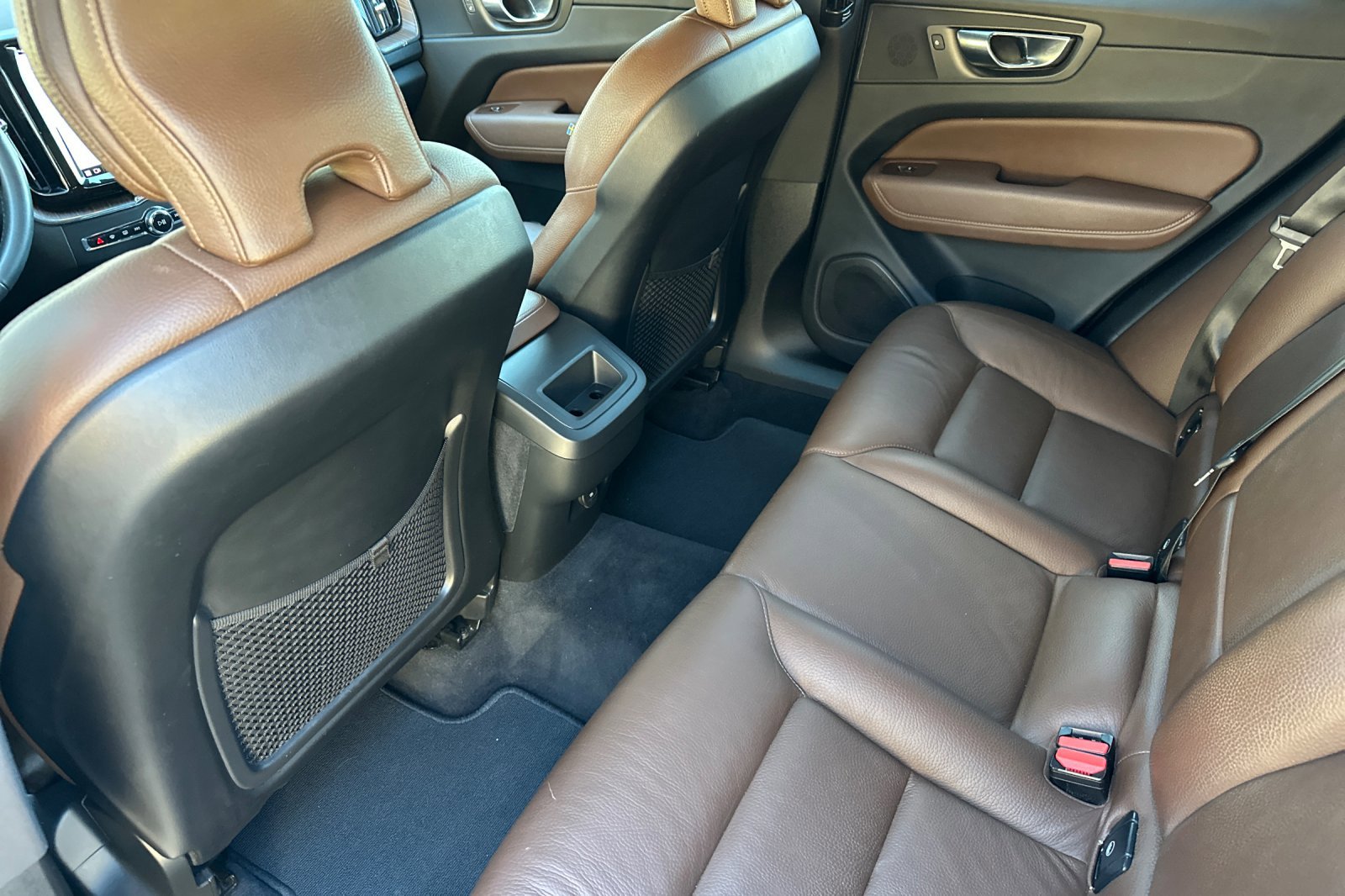 Certified 2022 Volvo XC60 B5 Momentum image 14