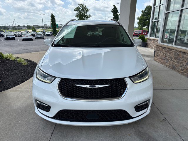 Used 2022 Chrysler Pacifica Touring-L FWD image 3
