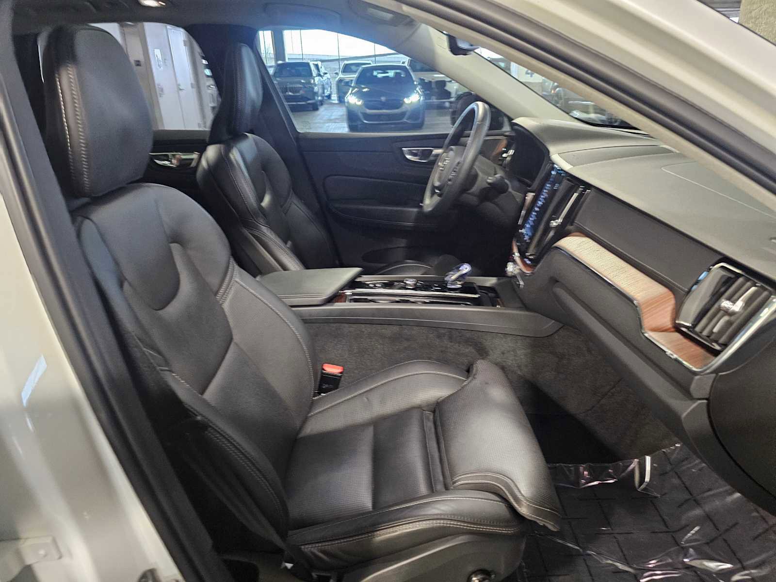 Used 2024 Volvo XC60 B5 Ultimate w/ Protection Package Premier image 38
