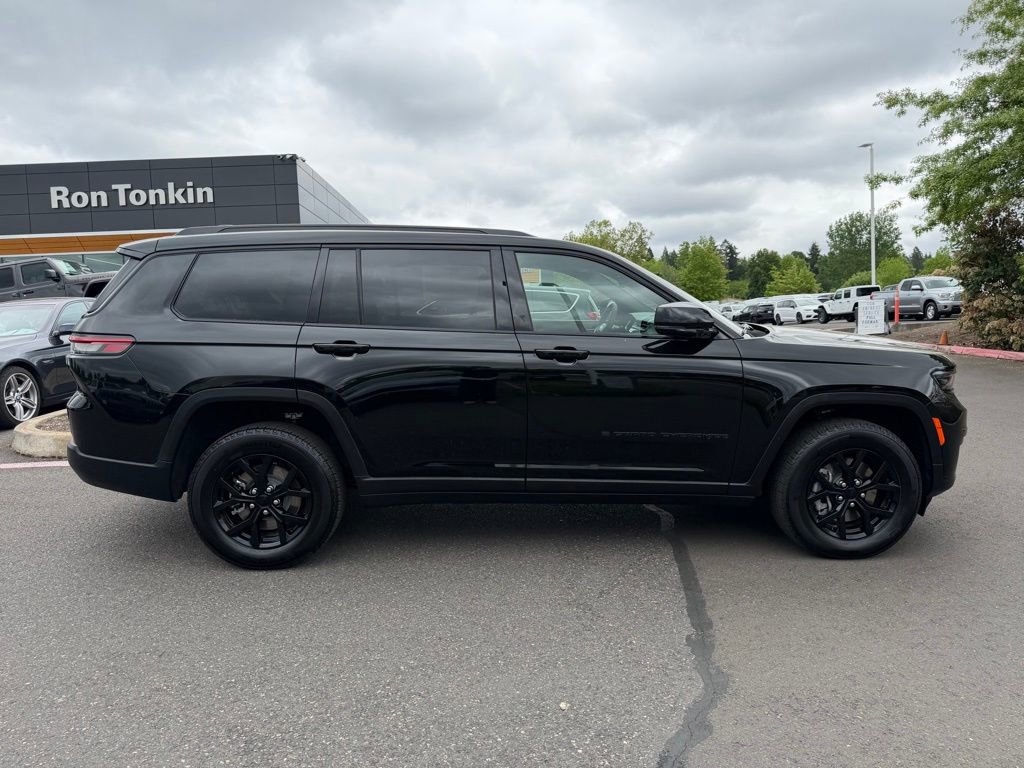 Used 2025 Jeep Grand Cherokee L Altitude AWD/4WD image 8