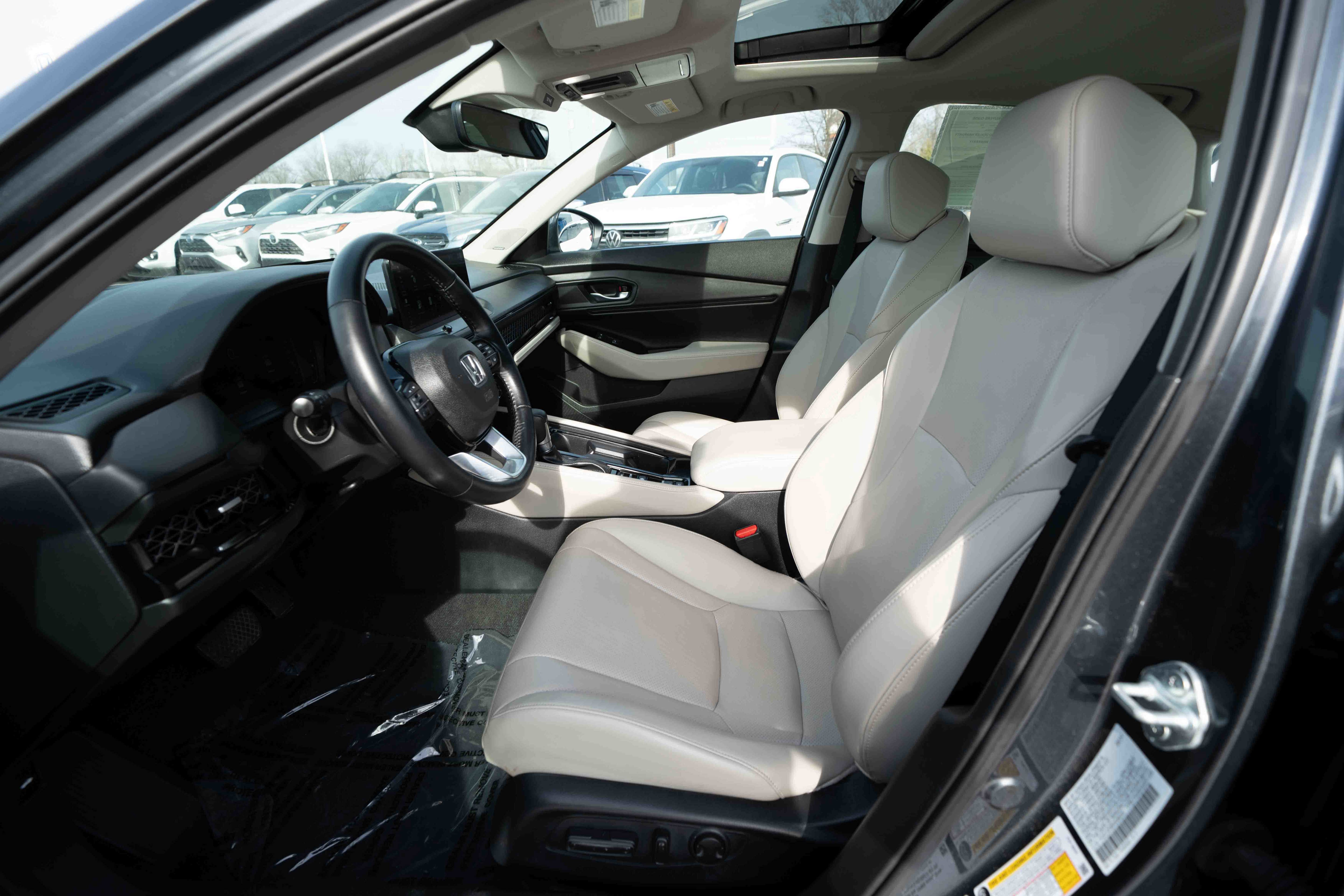 Used 2024 Honda Accord Touring image 9