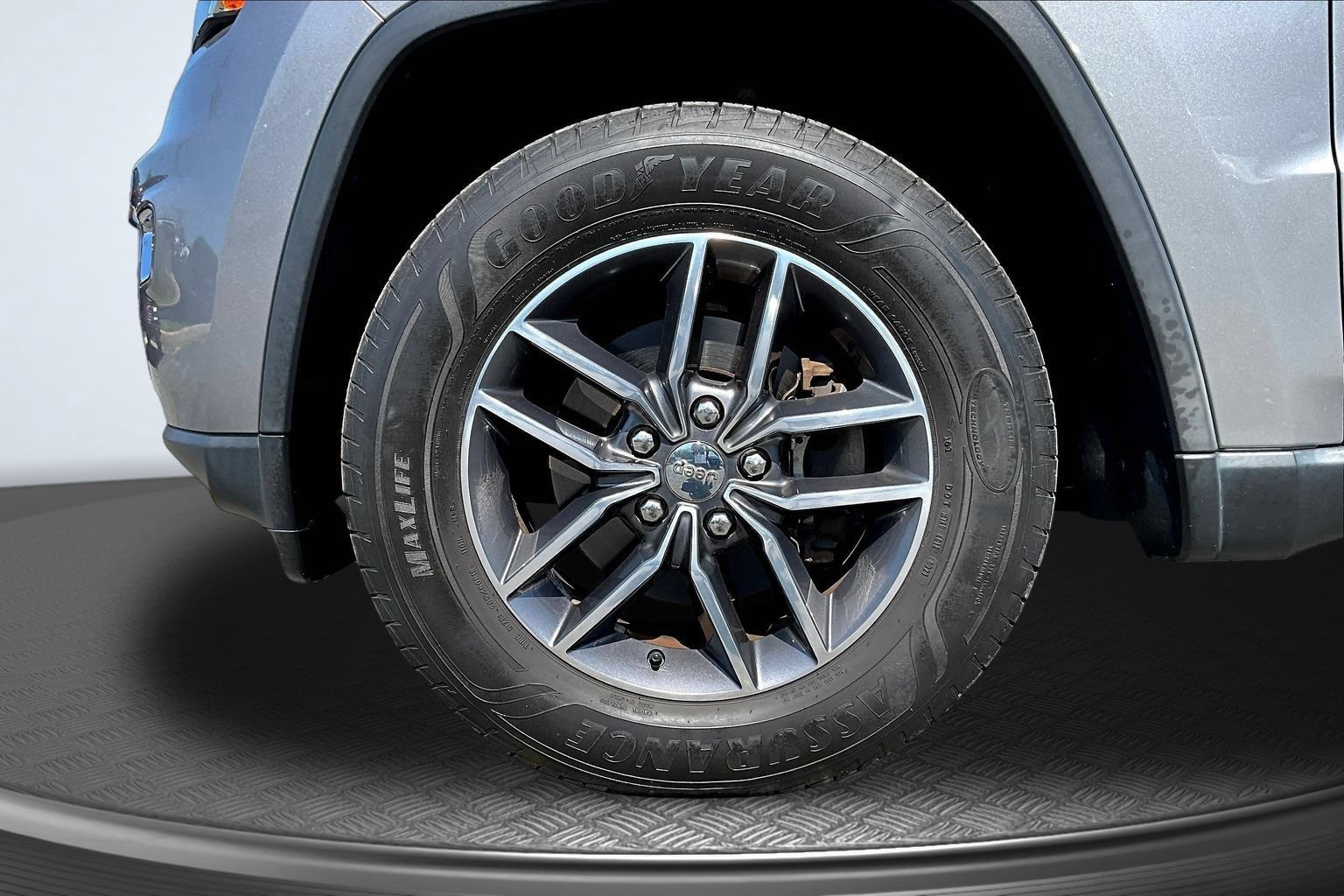 Used 2017 Jeep Grand Cherokee Limited w/ Trailer Tow Group IV AWD/4WD image 29