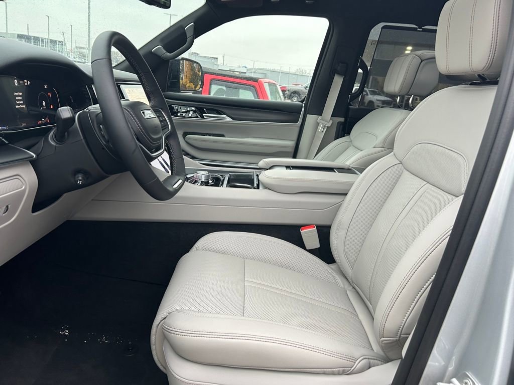 New 2026 Jeep Grand Wagoneer Summit w/ Premium Group III image 22