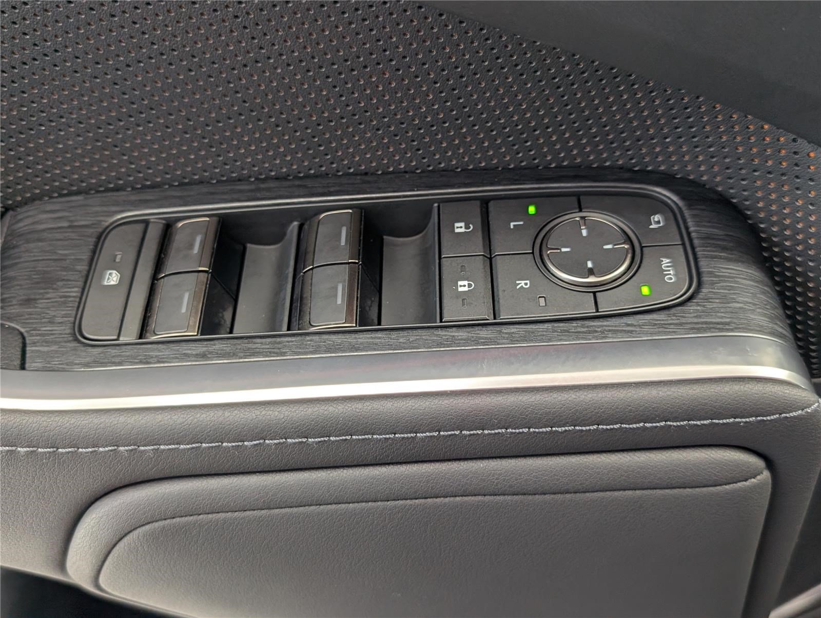 Used 2025 Lexus GX 550 w/ Accessory Package (2T) AWD/4WD image 22